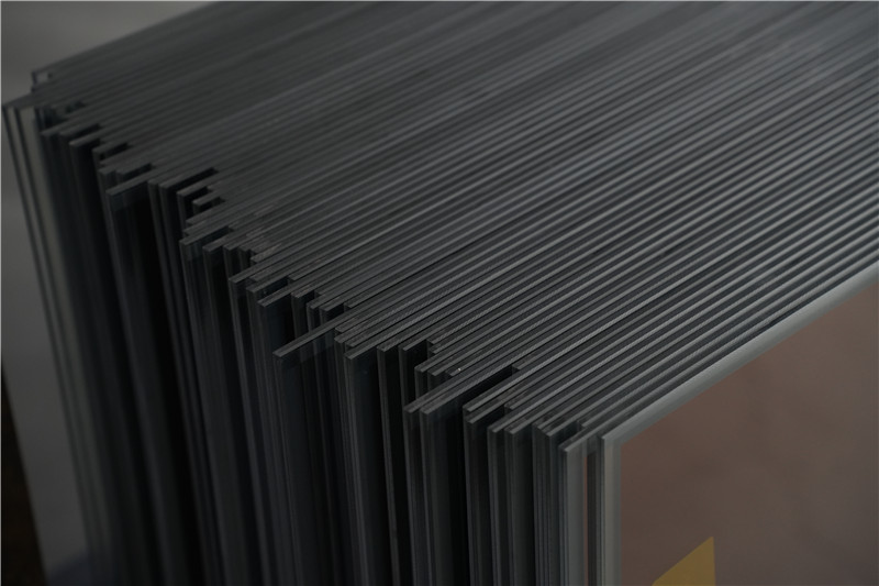 揭秘玻璃的神奇特性：從硬度到透光性