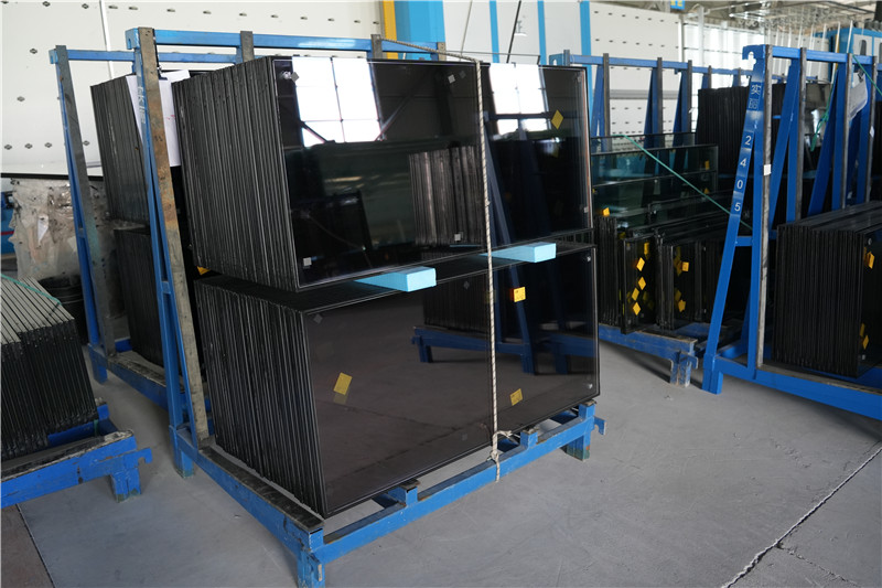 玻璃藝術(shù)：從教堂彩窗到現(xiàn)代裝置的美學(xué)蛻變